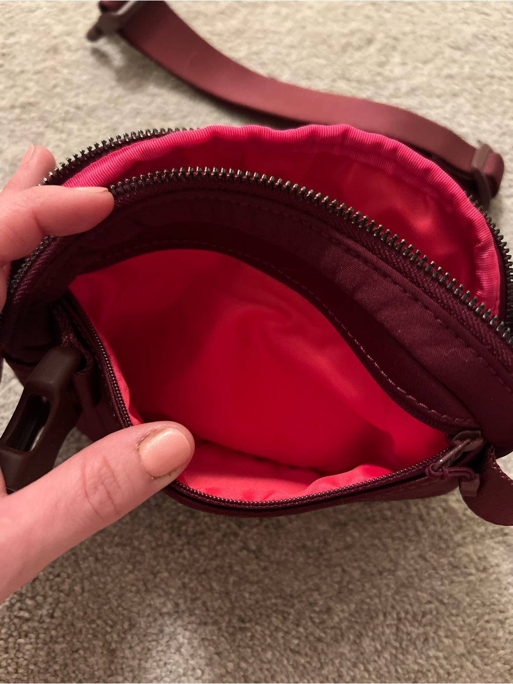🏃🏻‍♀️ lululemon Everywhere Bag in Burgundy - Picture 6 of 6